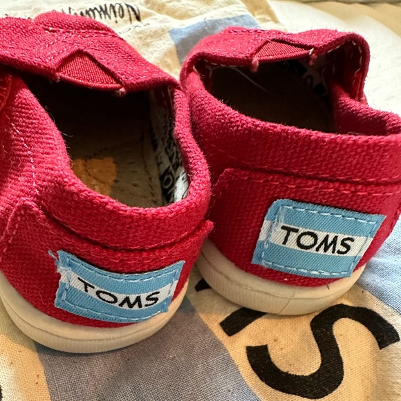 TOMS Baby Shoes - Picture 2 of 5